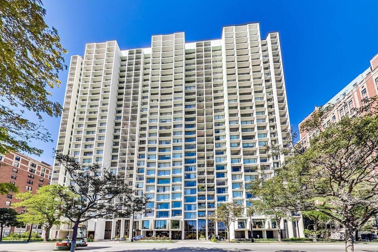 Primary Photo - 3200 N Lake Shore Dr