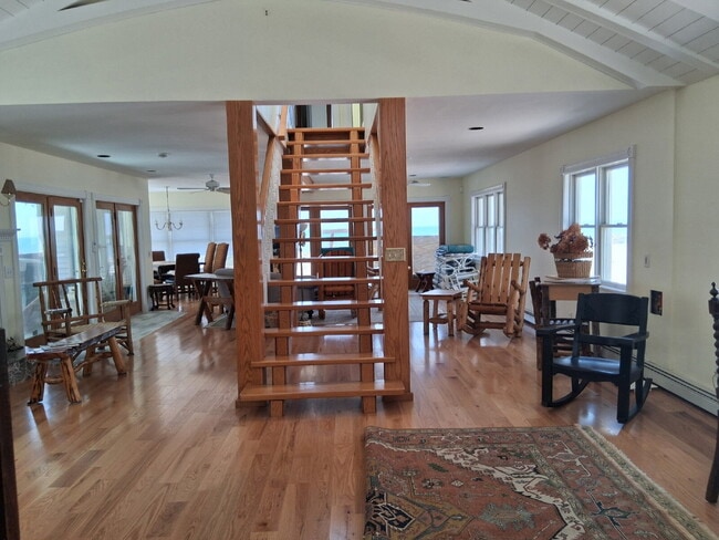 Building Photo - 1062 Shady Ln
