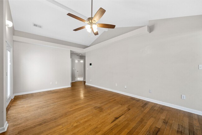 Foto del edificio - 529 Southwind Dr
