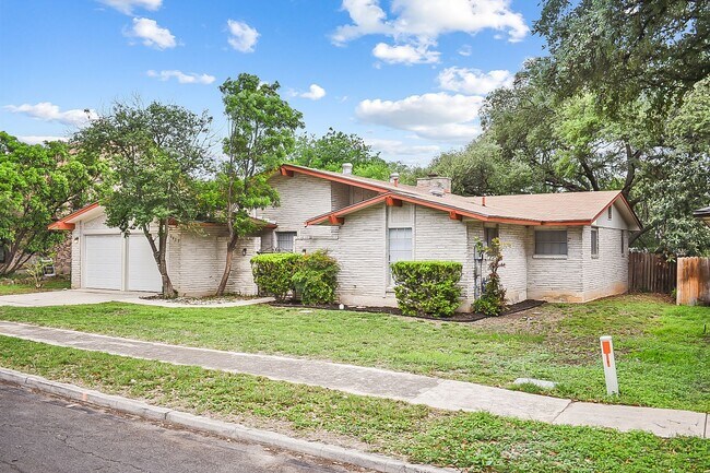 Building Photo - 6023 Kinman Dr