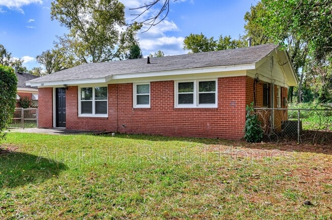 Building Photo - 128 E Hall St