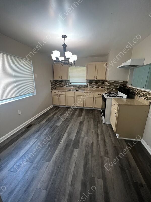 29172 Oakwood St, Inkster, MI 48141 House for Rent in Inkster, MI