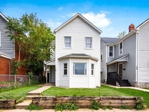 Building Photo - 100 S Oakley Ave