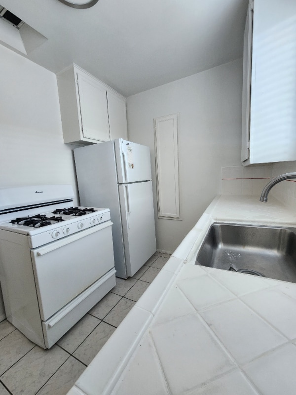 Building Photo - 7032 La Tijera Blvd