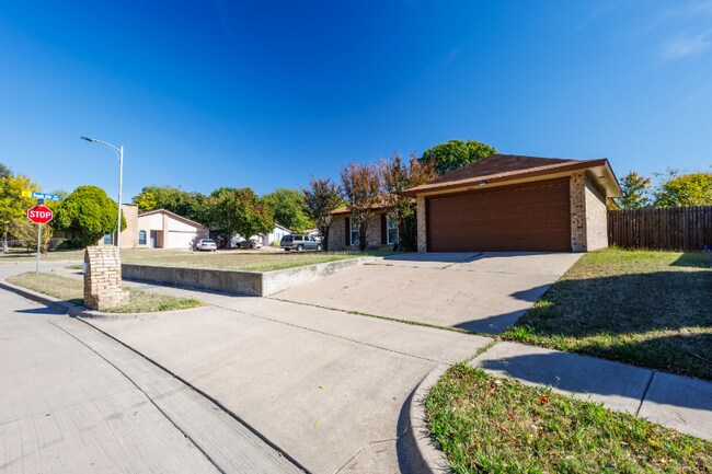 Foto del edificio - 3501 Green Hill Dr