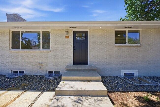 Building Photo - 4-bedroom, 4 bath home with 2 car garage