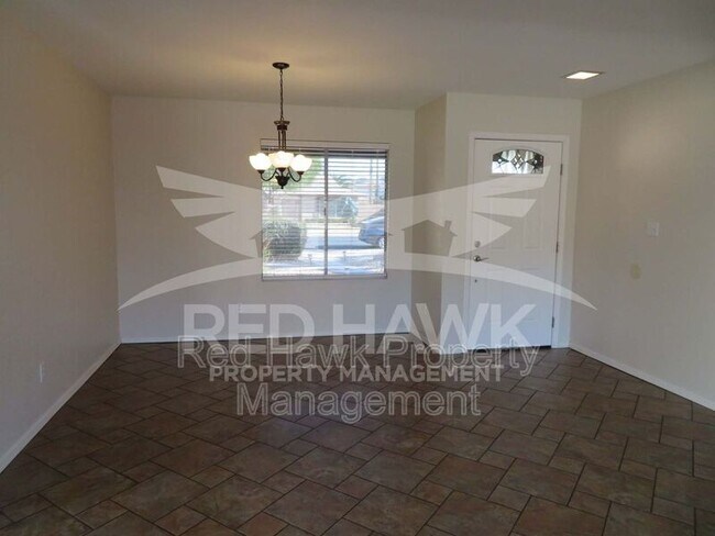 Building Photo - 2224 S Estrella Cir