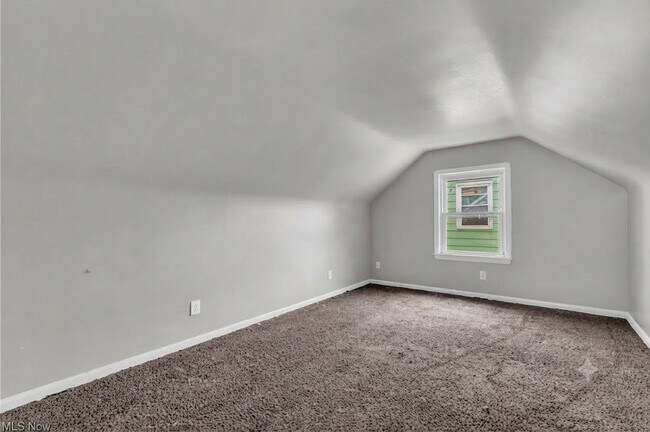 Foto del edificio - 15902 Maplewood Ave