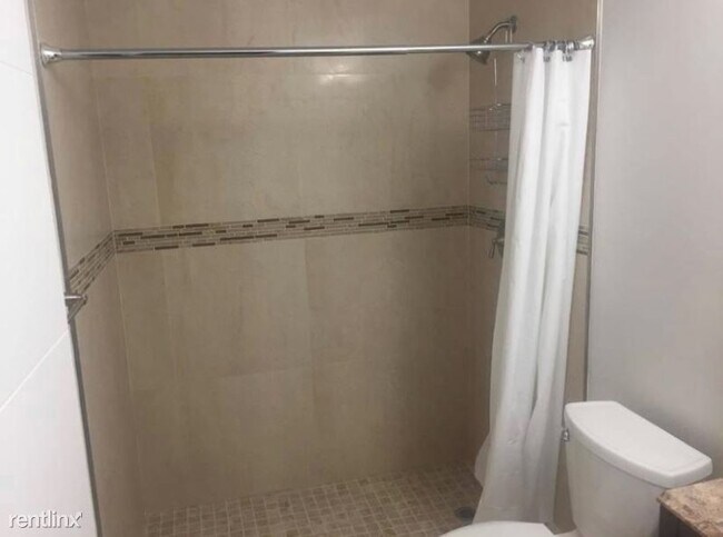 Building Photo - 1 br, 1 bath Apartment - 15100 SW 89 Ave