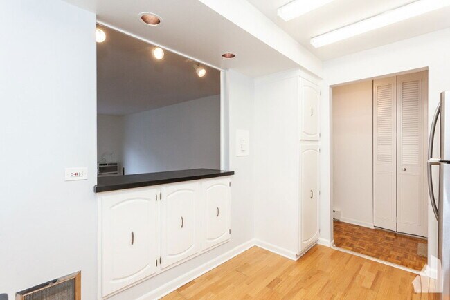 Foto del edificio - 4334 N Clarendon Ave