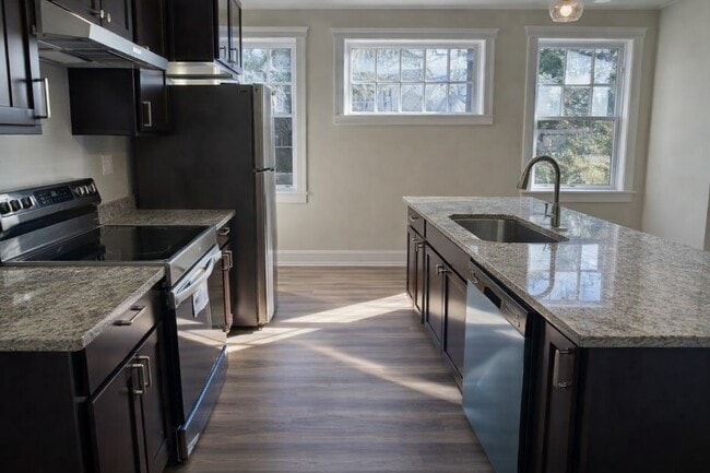 Kitchen - 2703 Hillcrest Ave