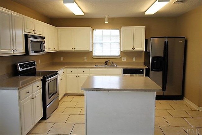 Foto del edificio - 7372 Peterson Ln