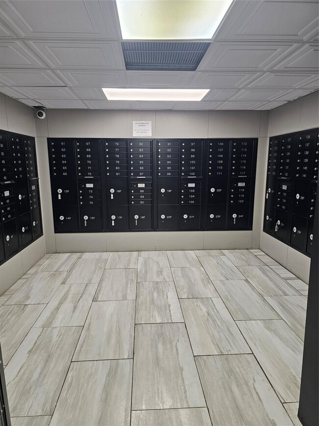 Building Photo - 15600 NW 7th Ave