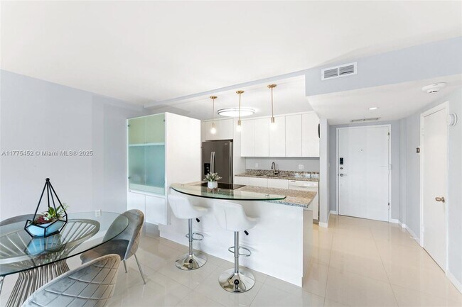 Foto del edificio - 155 Ocean Ln Dr