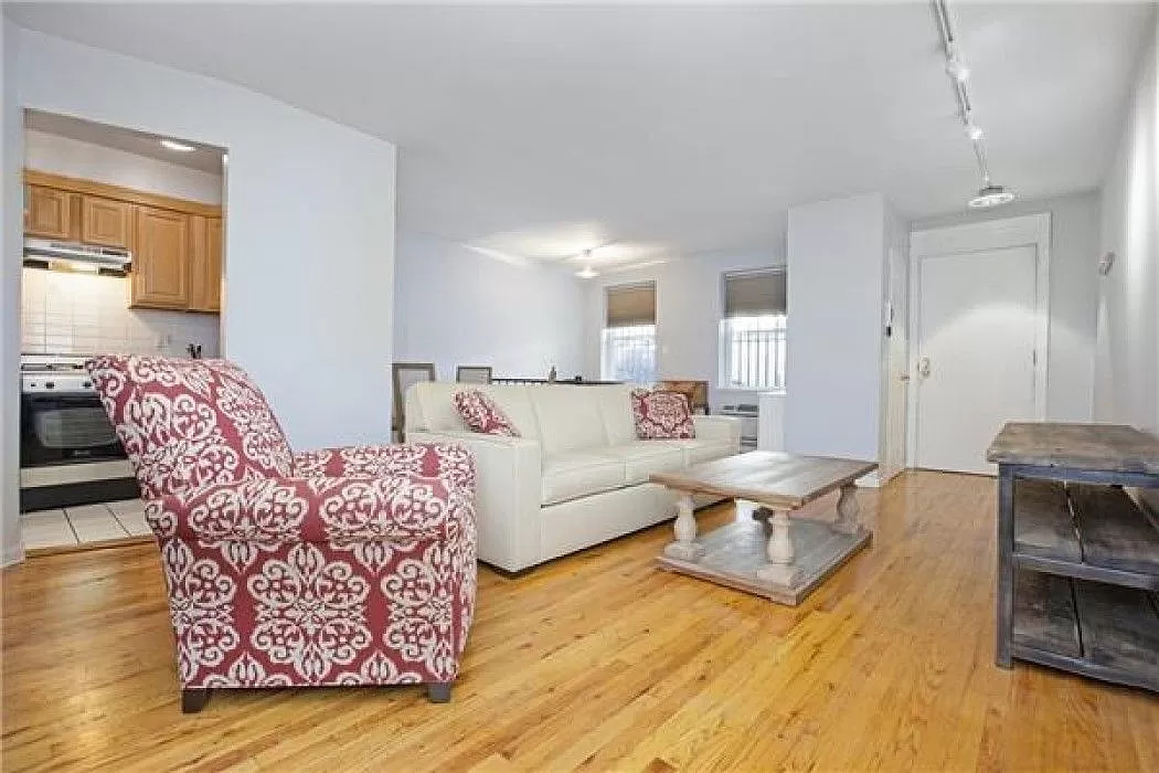 Primary Photo - 40 W 76th St