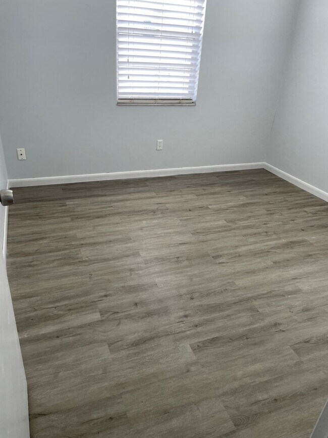 Foto del edificio - Refreshed 2/2 within walking distance to park