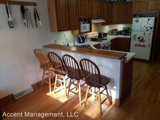Foto del edificio - 5 br, 2.5 bath House - 2025 University Ave
