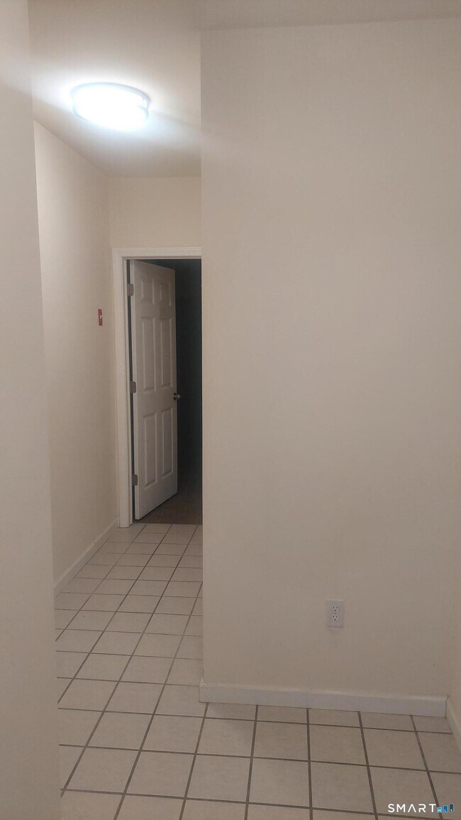 Building Photo - 11 Mannions Ln