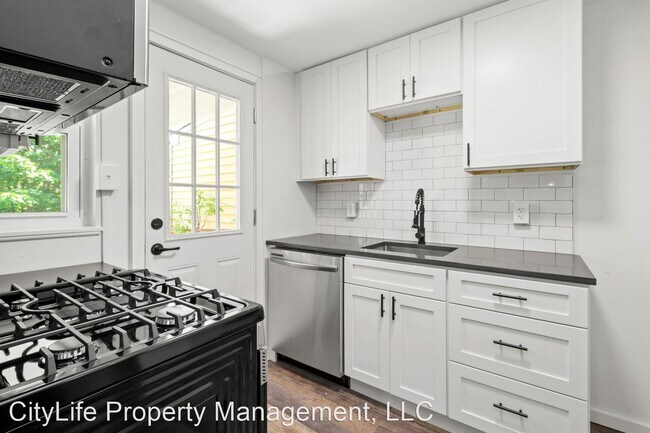 Building Photo - 2 br, 1 bath House - 47 Wenzell Place