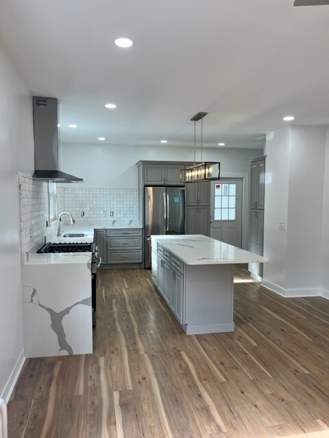 Spacious island, loads of storage - 42 Plymouth St