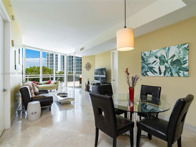 Foto del edificio - 18101 Collins Ave