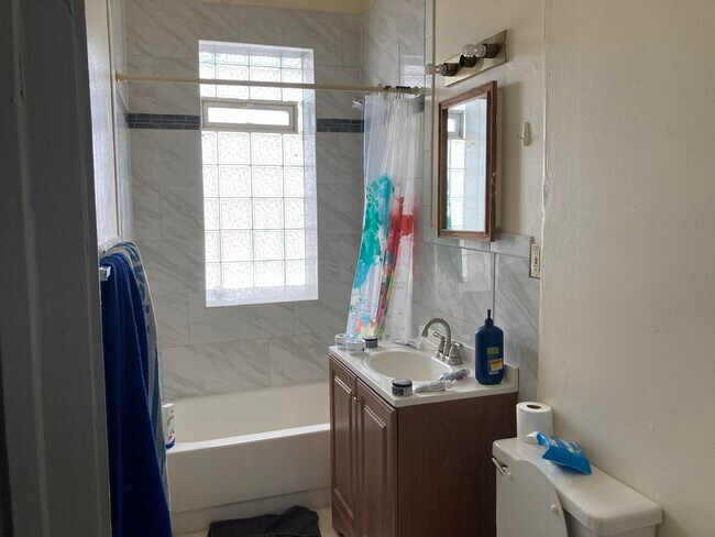 Foto del edificio - 328 E Knapp St