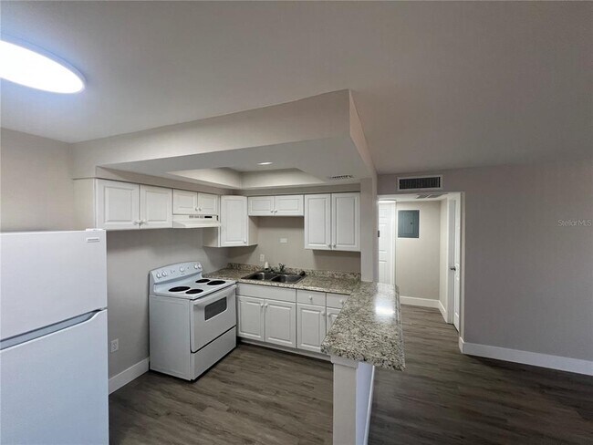 Building Photo - 800 N Fiske Blvd