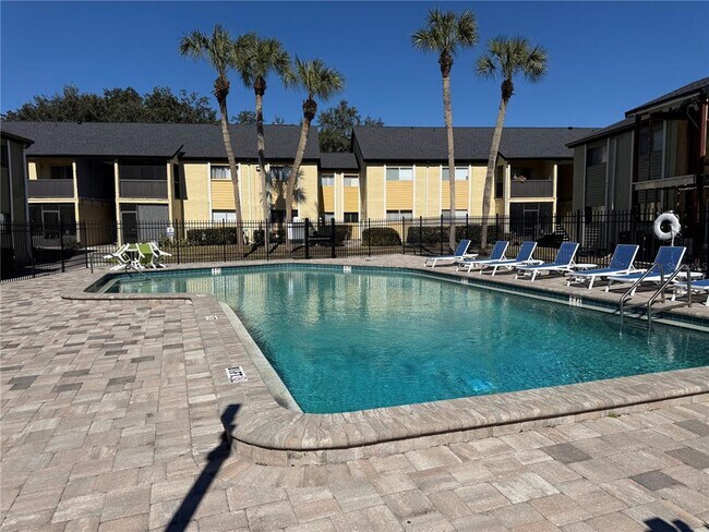 Foto del edificio - 914 Lake Destiny Rd