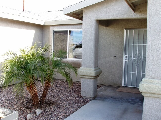 Building Photo - 2321 Palisades Dr
