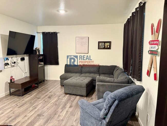 Photo - 909 William Wy House