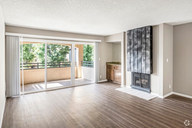 1BR, 1BA - 900SF - The Terrace Apartments