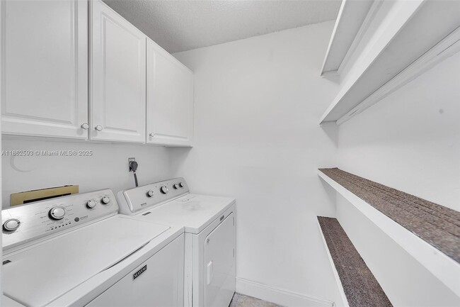 Building Photo - 1265 SW 46th Ave