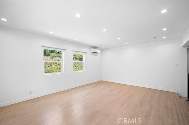 Foto del edificio - 10647 Tuxford St
