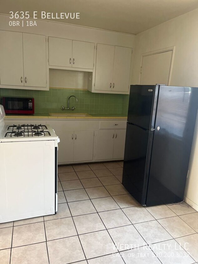 Primary Photo - Adorable Studio In Small Single Level Comm...