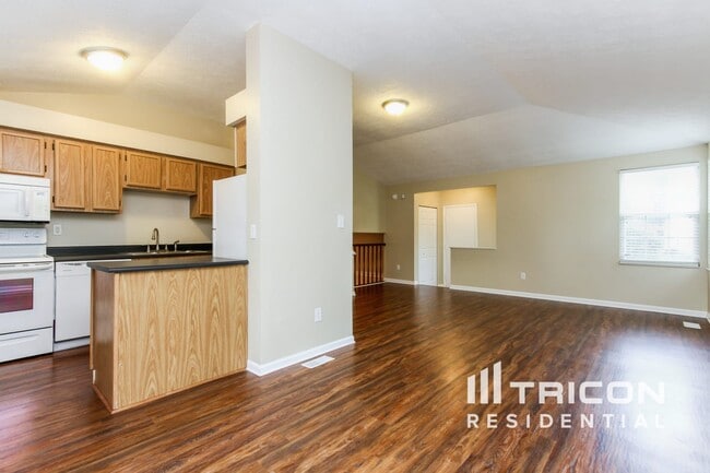 Building Photo - 7943 Cardinal Cove W