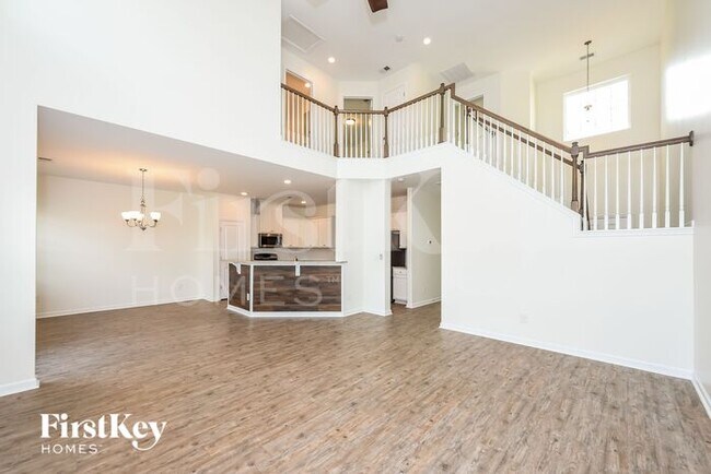 Foto del edificio - 736 Redbud Ln