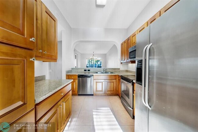 Foto del edificio - 3500 Oaks Clubhouse Dr