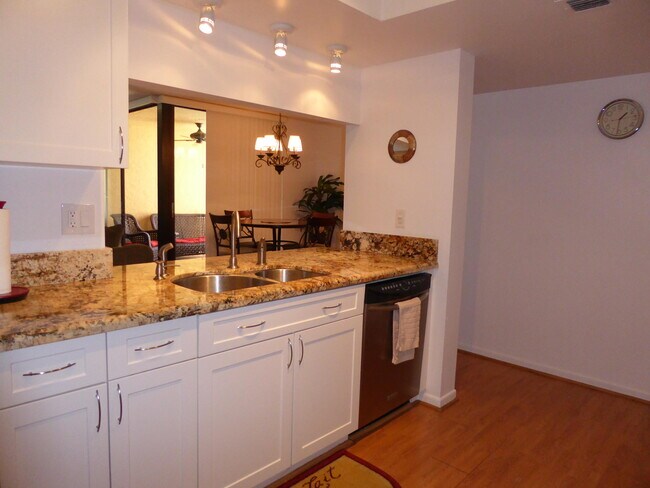 Building Photo - 450 Egret Cir