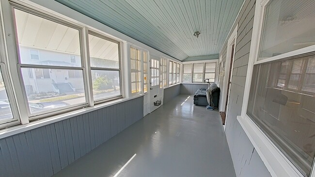 Building Photo - 204 Marlboro St