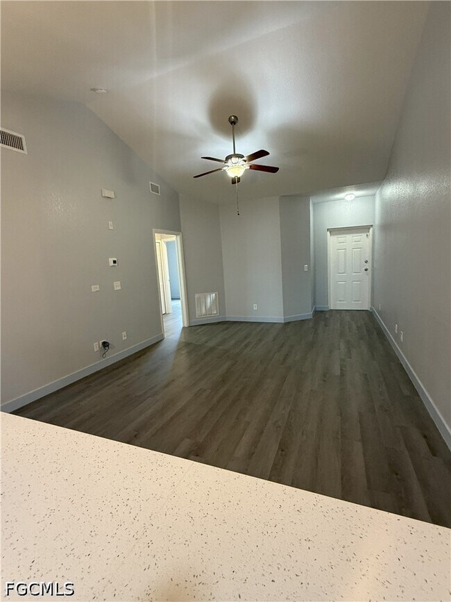 Foto del edificio - 8424 Bernwood Cove Loop