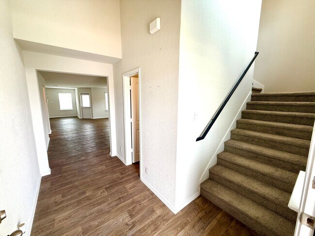 Foto del edificio - **APPLICATION RECEIVED** Available Now! MU...
