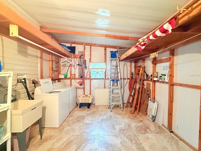 Foto del edificio - 220 Ellsworth Dr