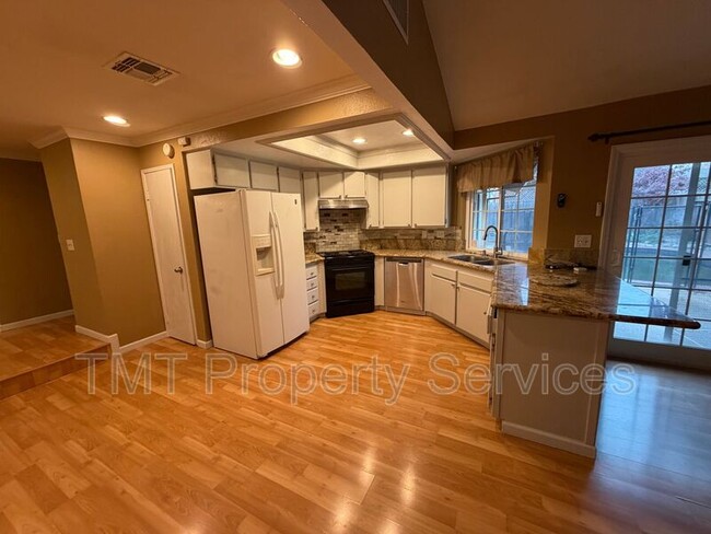 Foto del edificio - 8704 Montiflora Ct