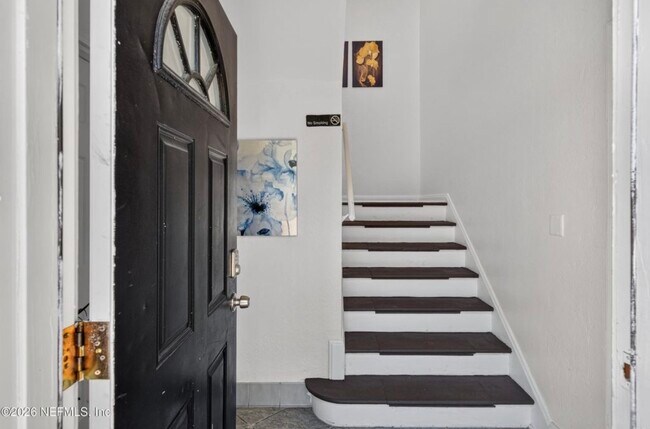 Foto del edificio - 353 W 11th St