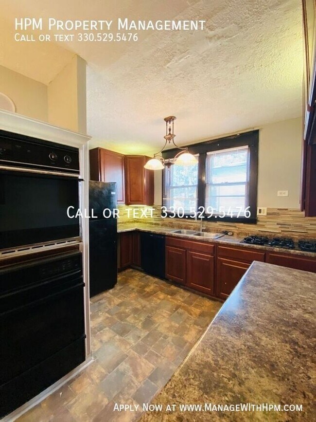 Foto del edificio - 1421 Piper Ct NW
