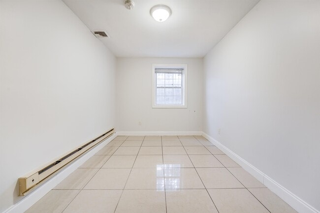 Building Photo - 28 Van Cleef St