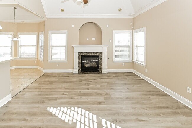 Building Photo - 3045 Roseleigh Dr