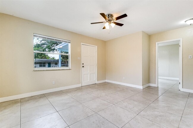 Building Photo - 2210 NW 5th St