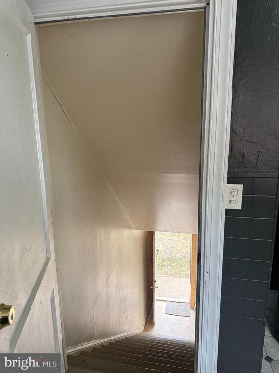 Building Photo - 606 Stuart St