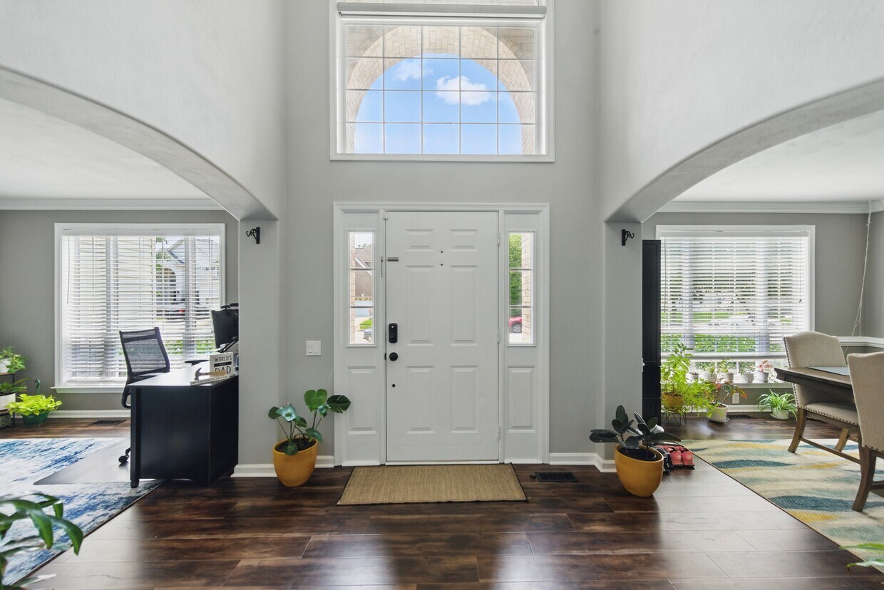 Foto principal - 2641 Springhaven Dr